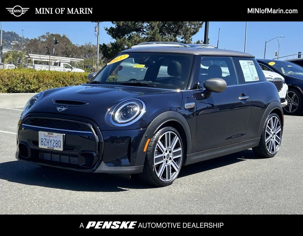 Used 2022 MINI Yours Enigmatic Black met MINI Iconic image 1