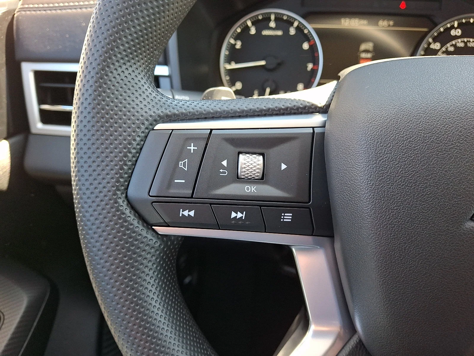 New 2026 Gray Mitsubishi ES image 18