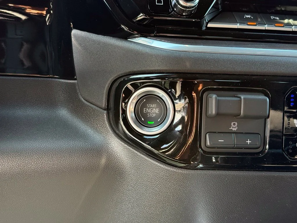 New 2026 Sterling Metallic GMC SLT image 29