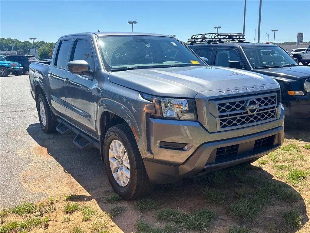 Used 2023 Gray Nissan SV image 5