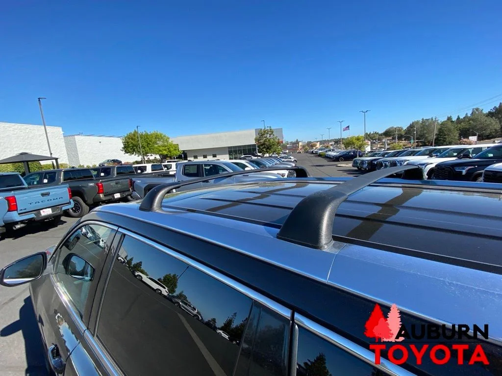 Used 2016 Midnight Black Metallic Toyota Limited image 9