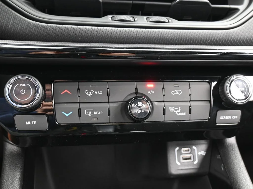 New 2026 Red Hot Pearlcoat Jeep Latitude image 21