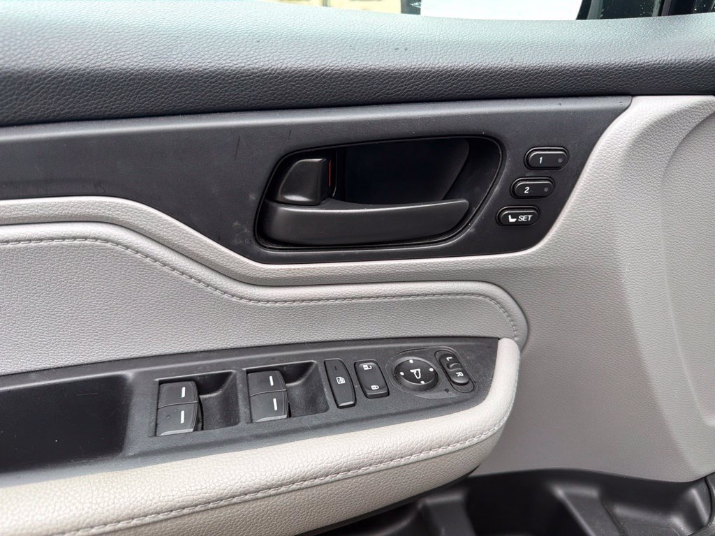 Used 2018  Honda EX-L image 11