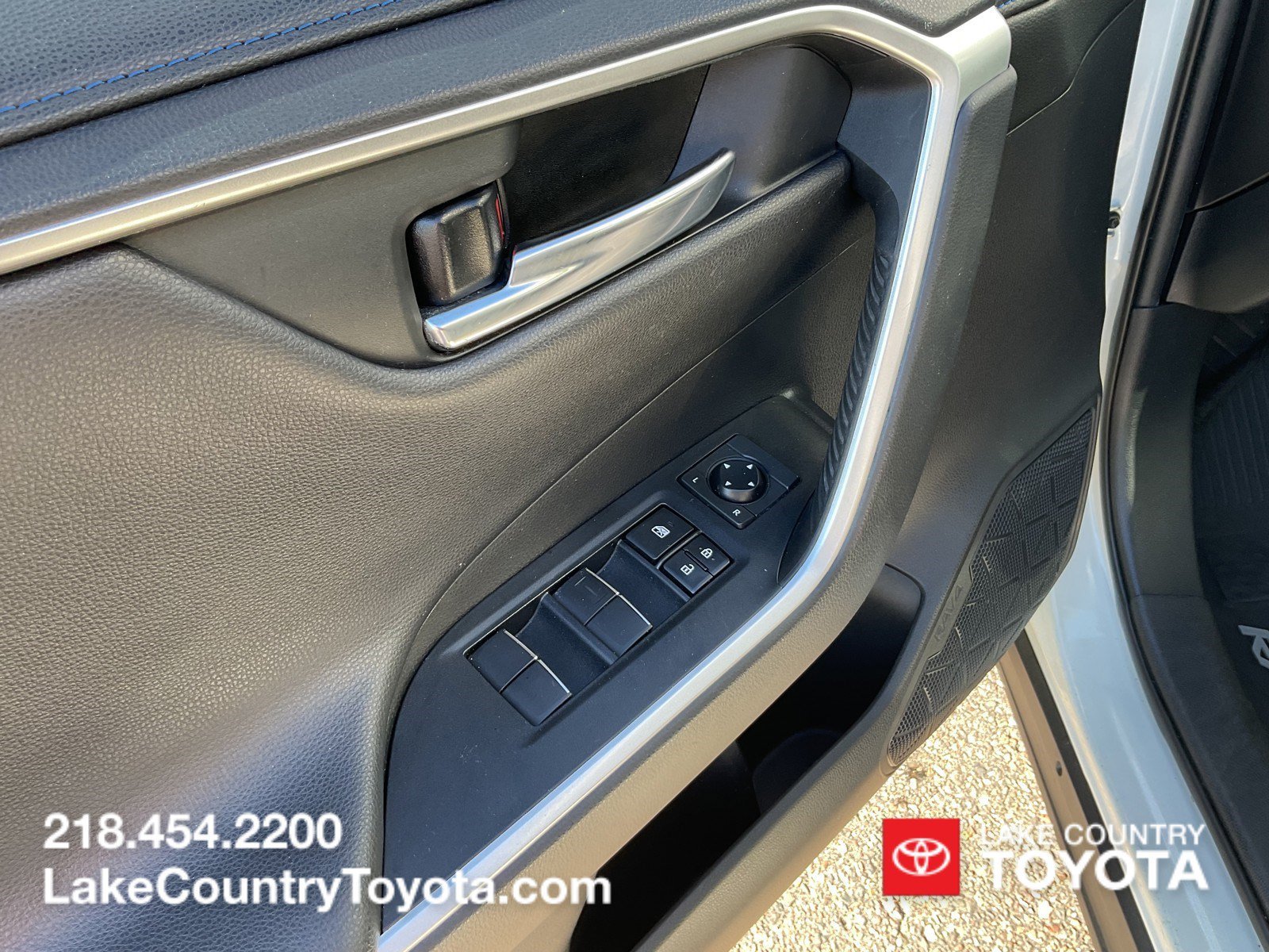 Used 2020 Blizzard Pearl Toyota XSE image 24