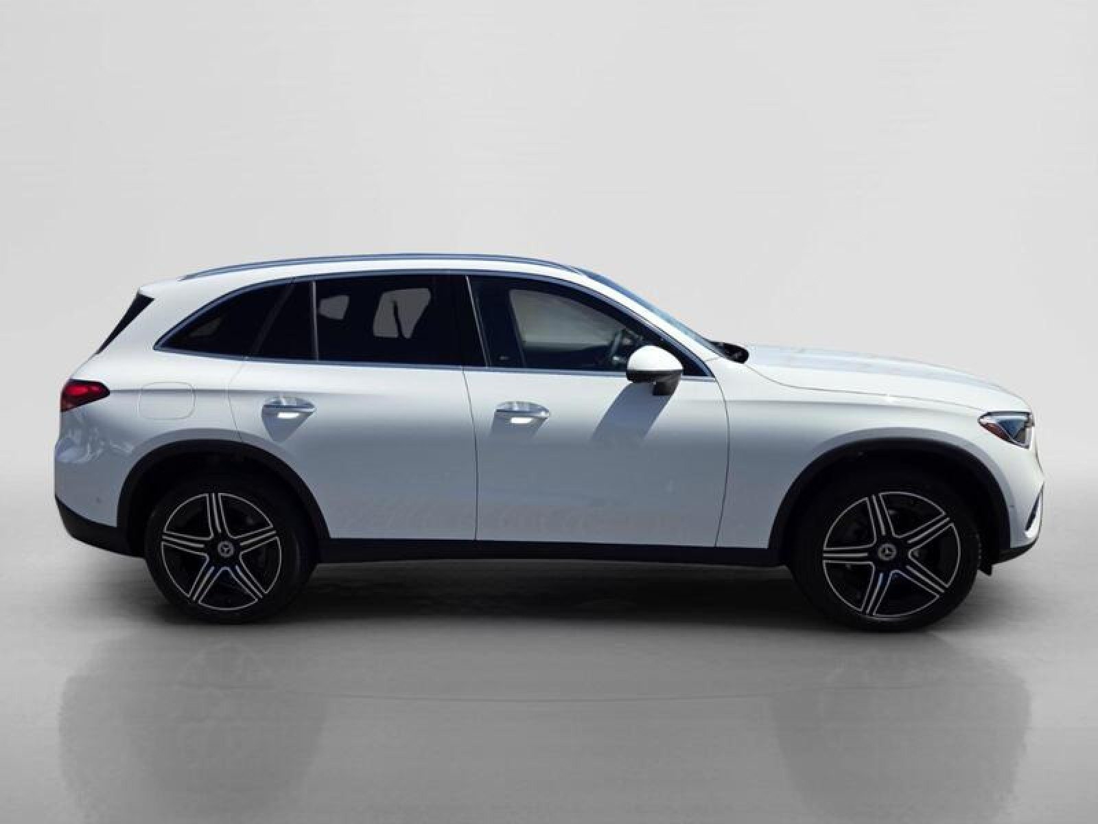 New 2026 Polar White Mercedes-Benz GLC 300 SUV image 6