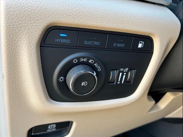 Used 2024 Rocky Mountain Pearlcoat Jeep  image 8
