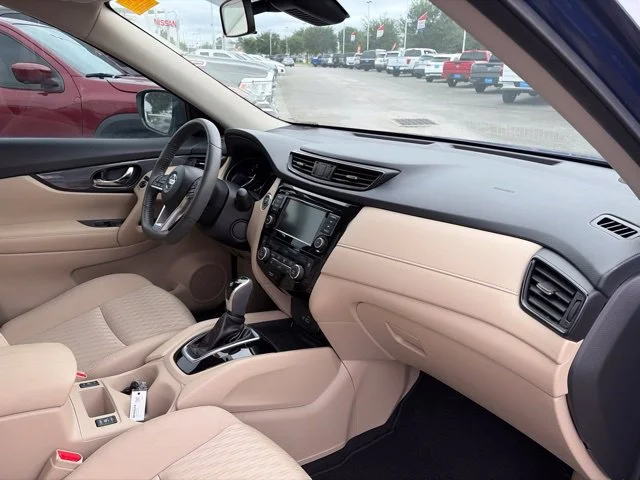 Used 2020 Blue Nissan SV image 11