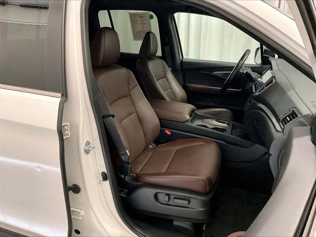 Certified Used 2025 Platinum White Pearl Honda AWD RTL image 11