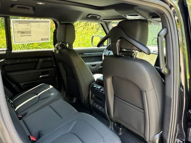 New 2026 Santorini Black Land Rover S image 16