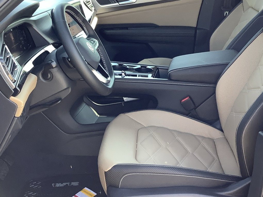 New 2026 DEEP BLACK Volkswagen 2.0T SE w/Technology image 21
