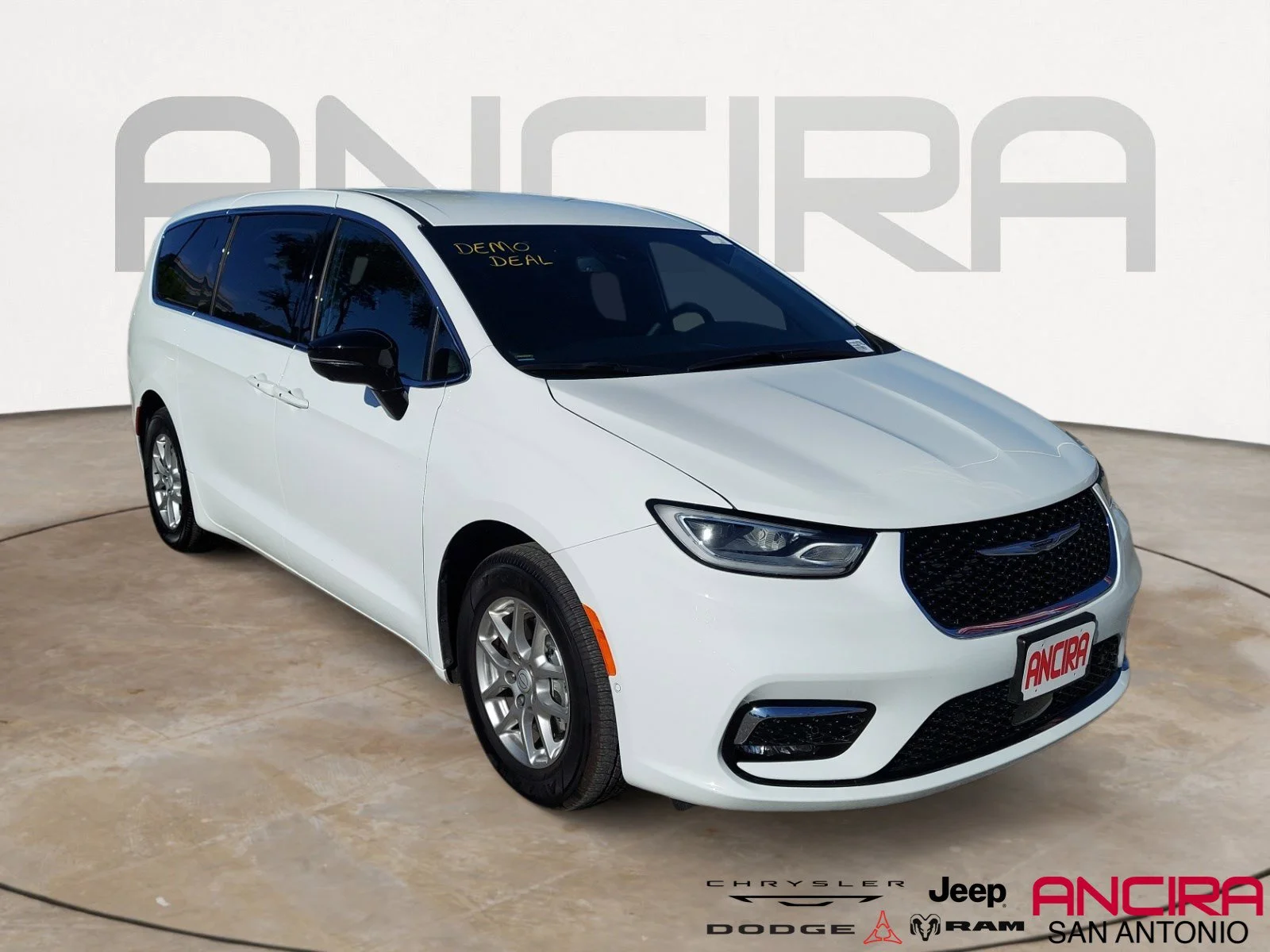 2026 Chrysler Pacifica Select's photo