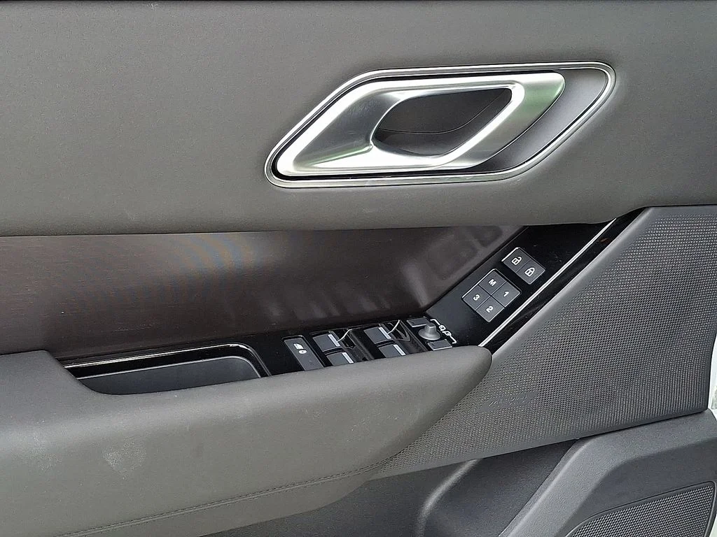 New 2026 Fuji White Land Rover Dynamic SE image 8