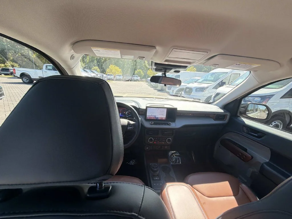 Used 2024  Ford Lariat image 13