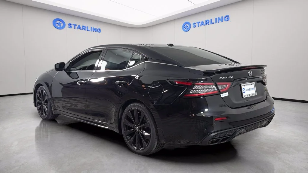 Used 2022 Black Nissan SR Xtronic CVT image 6