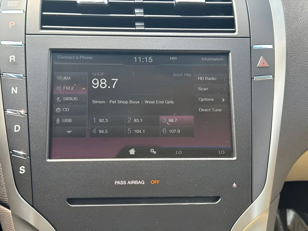 Used 2015  Lincoln Base image 8