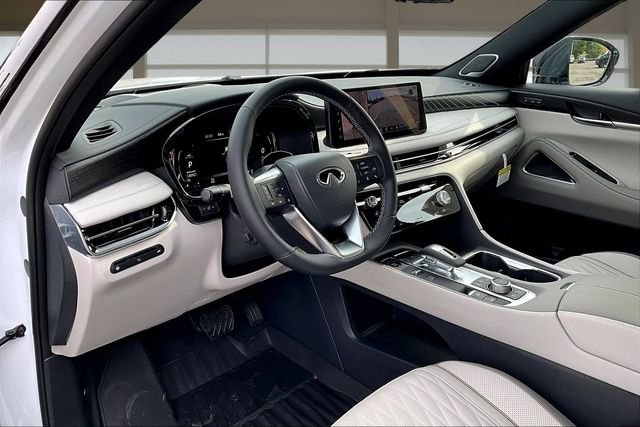 New 2027 2T RAD WHT INFINITI Autograph image 14