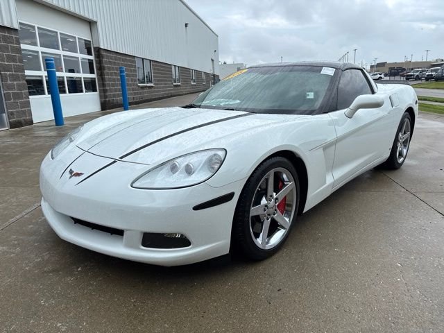 Used 2008 White Chevrolet Base image 3