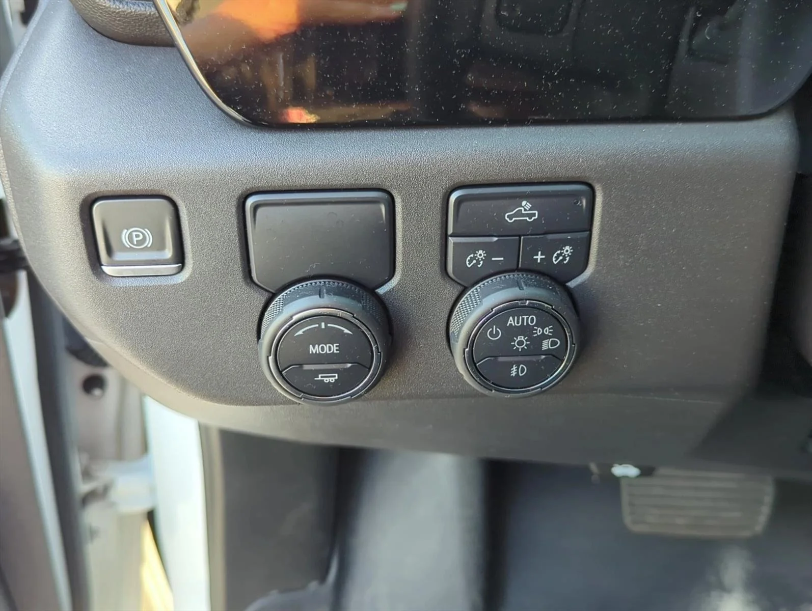 Used 2024 Summit White Chevrolet RST image 11