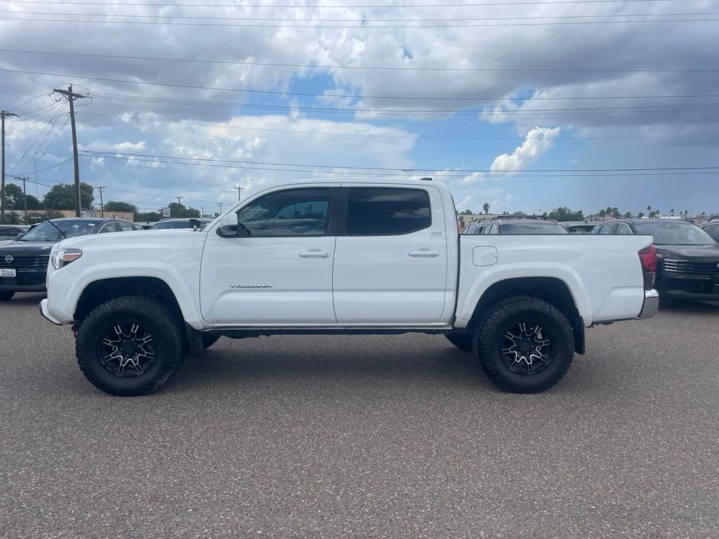 Used 2022 White Toyota SR5 image 4