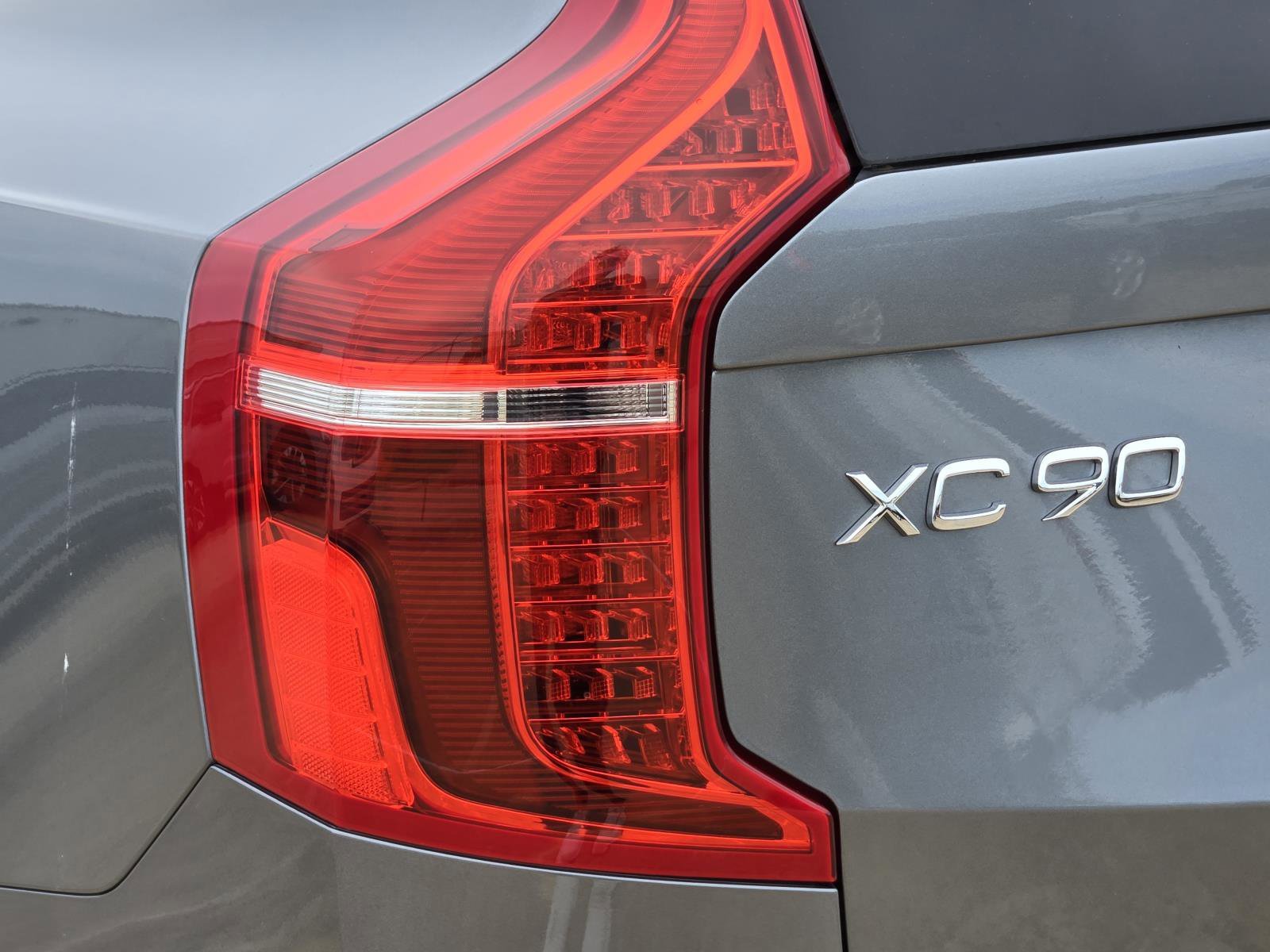 Used 2019 Gray Metallic Volvo Momentum image 9