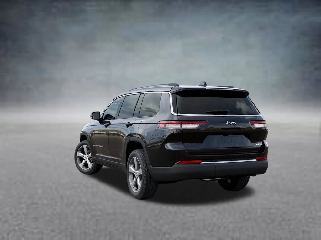 New 2026 Diamond Black Crystal Pearl-Coat Exterior Paint Jeep Limited image 3