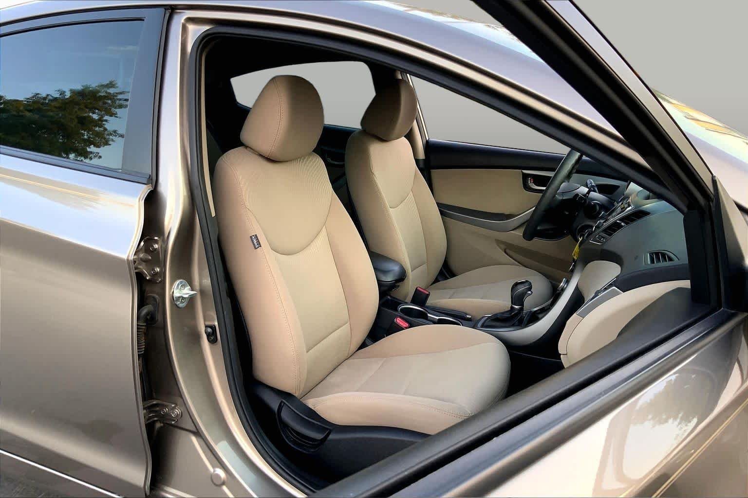 Used 2014 Desert Bronze Hyundai SE image 9