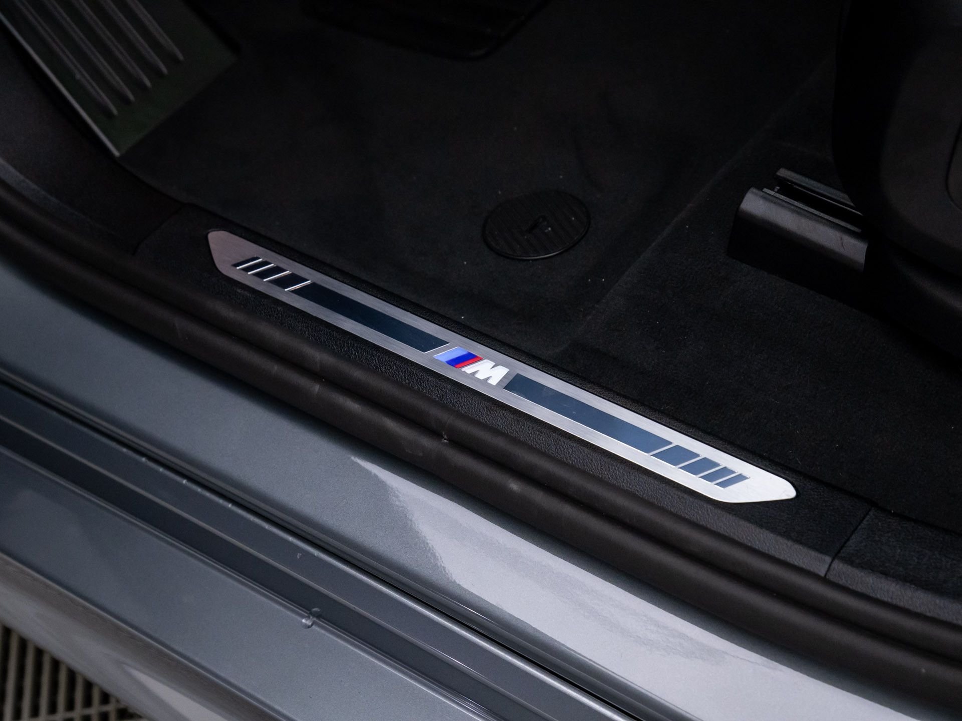 New 2026 Skyscraper Grey Metallic BMW xDrive40i image 15