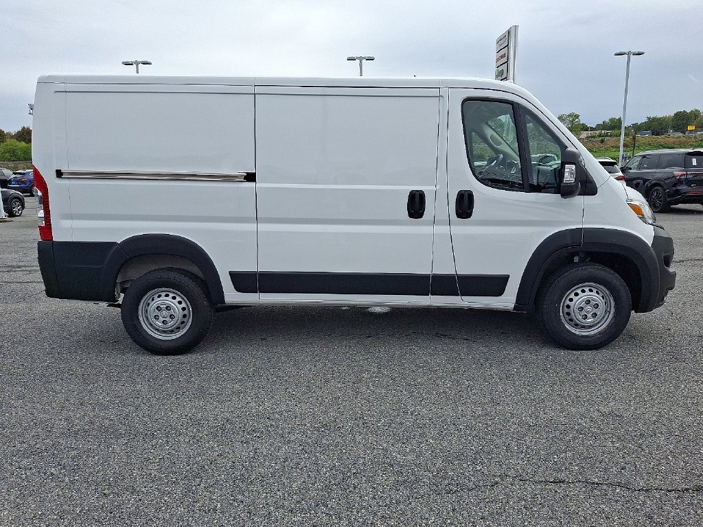 Used 2025 White Ram Base image 8