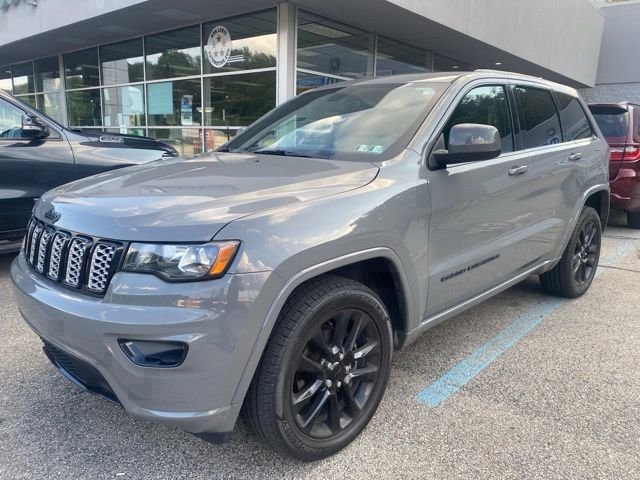 Certified Used 2020 Gray Jeep Altitude image 4