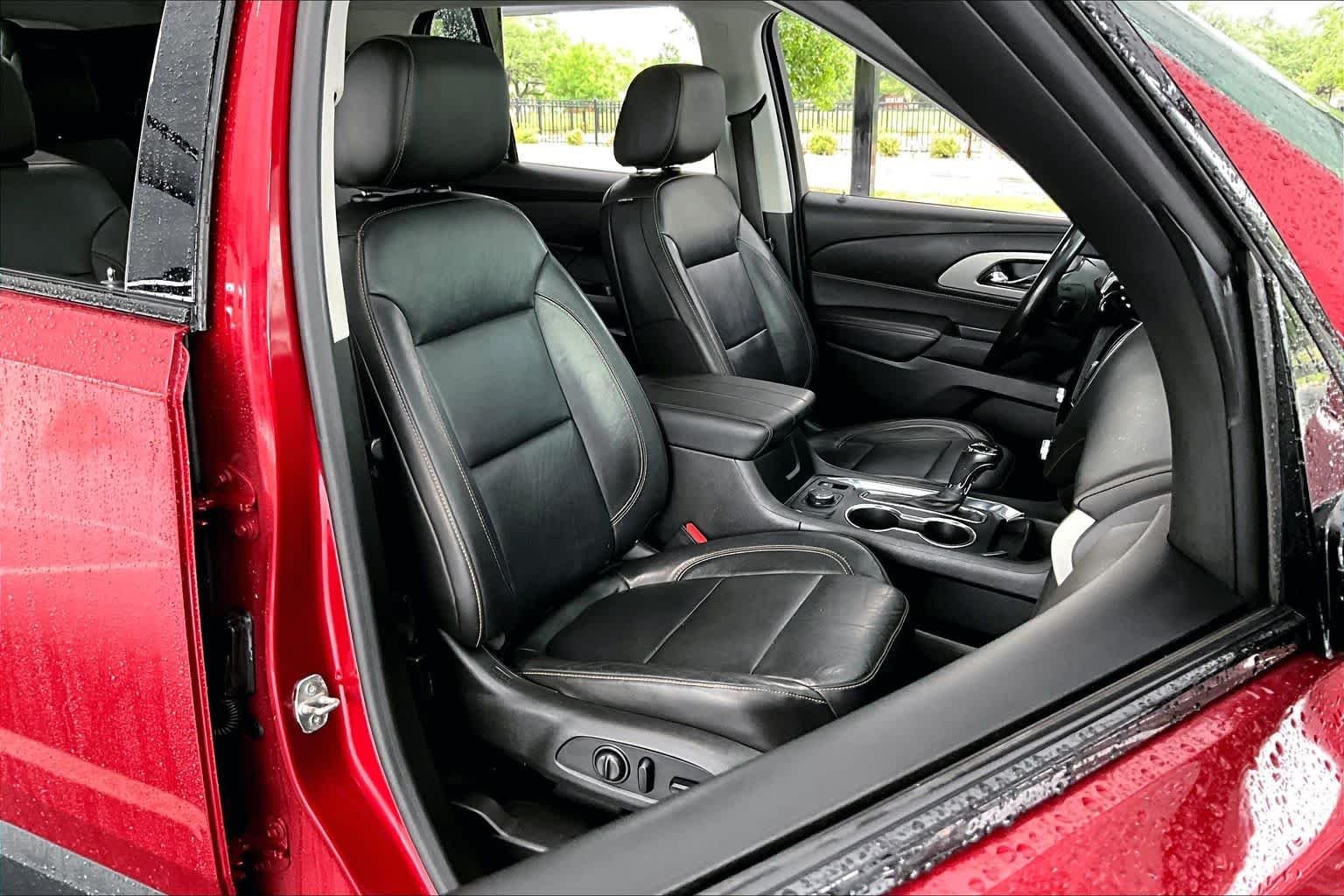Used 2020 Cajun Red Tintcoat Chevrolet RS image 9