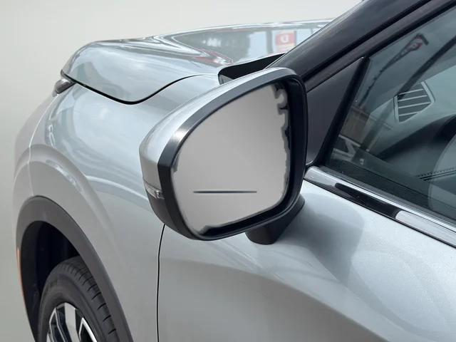 Used 2025 Silver Mitsubishi SEL image 15