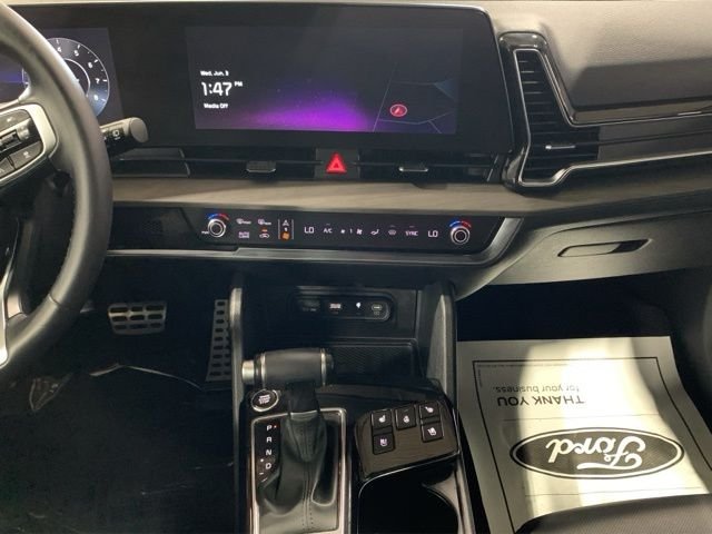 Used 2023 Red Kia X-Pro Prestige image 11