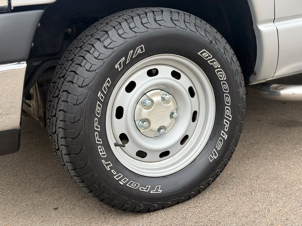 Used 2004 Silver Dodge ST image 22