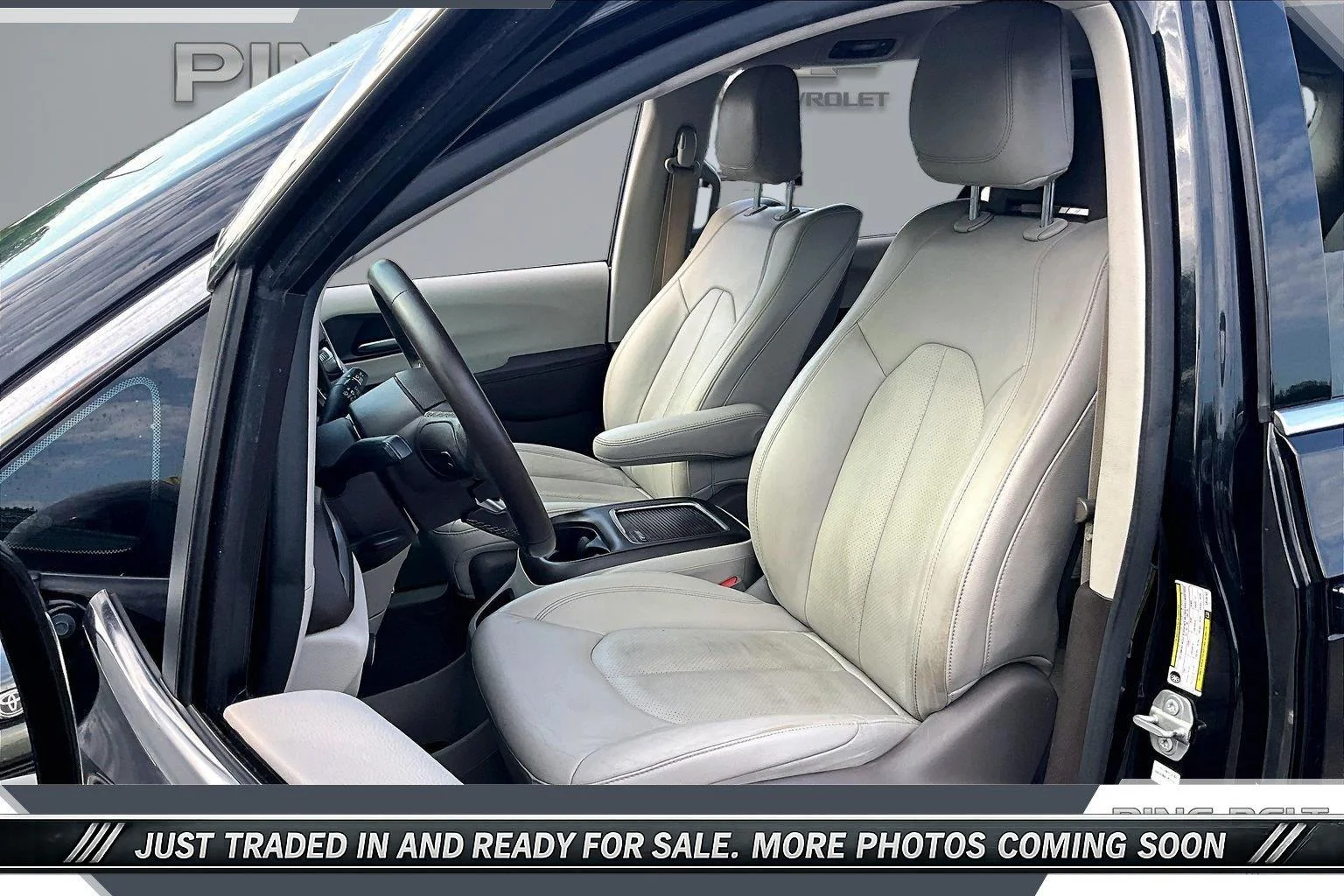Used 2020 Brilliant Black Crystal Pearlcoat Chrysler Touring L Plus image 18