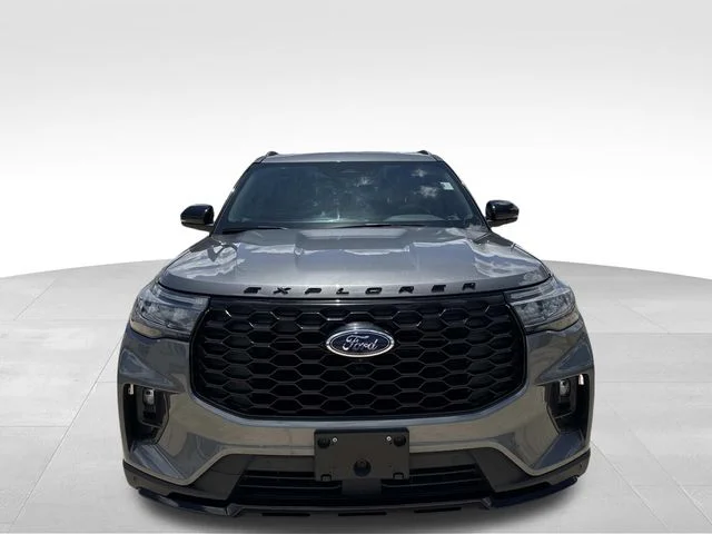 Used 2025 Gray Ford ST-Line image 4