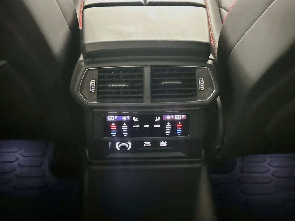 Used 2023 Red Lamborghini S image 27