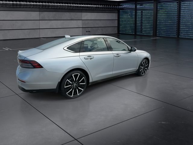 Used 2025 Silver Honda Touring image 8