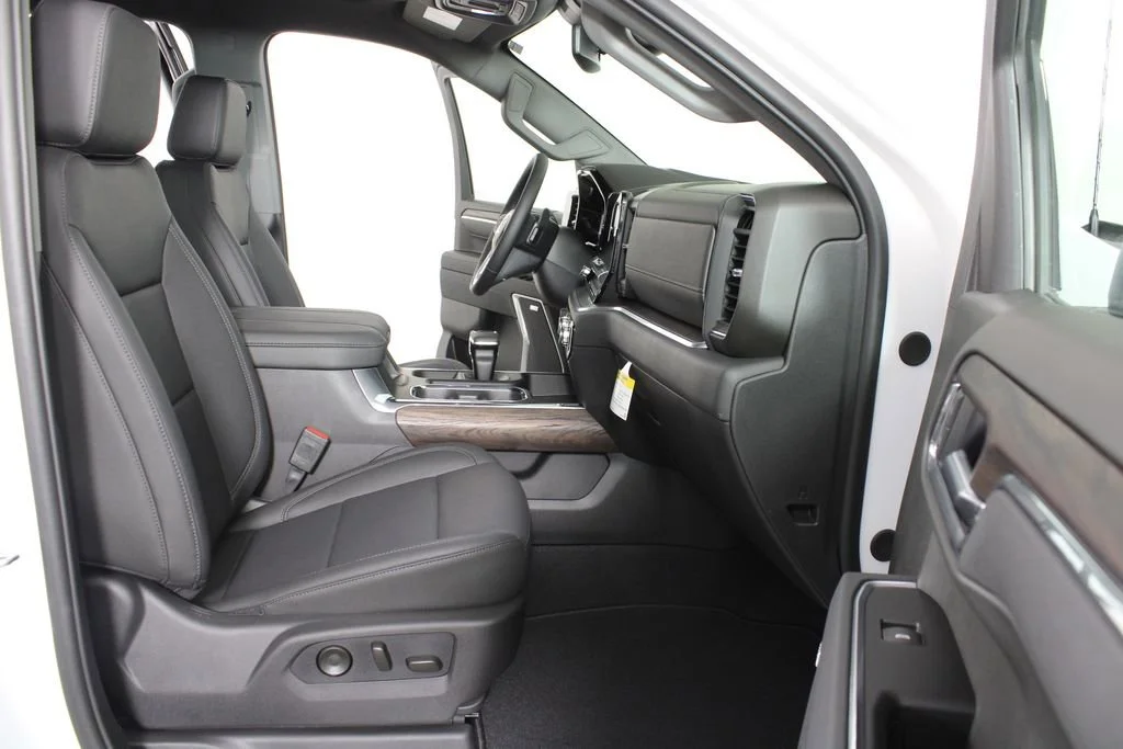 2026 GMC Sierra 1500 SLT - Photo 18