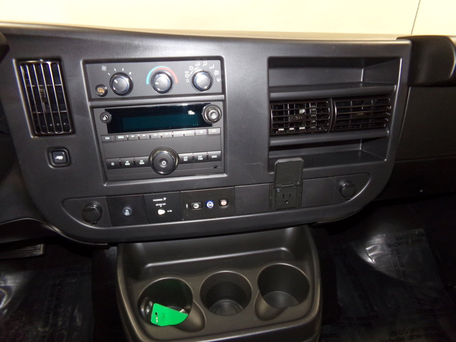 2025 GMC Savana Cargo Work Van - Photo 13