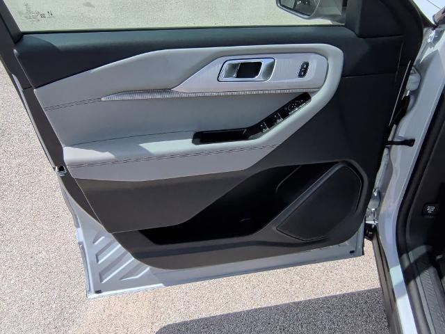 New 2026 Space White Metallic Ford Active image 59