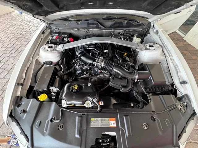 2014 Ford Mustang V6 Premium - Photo 17