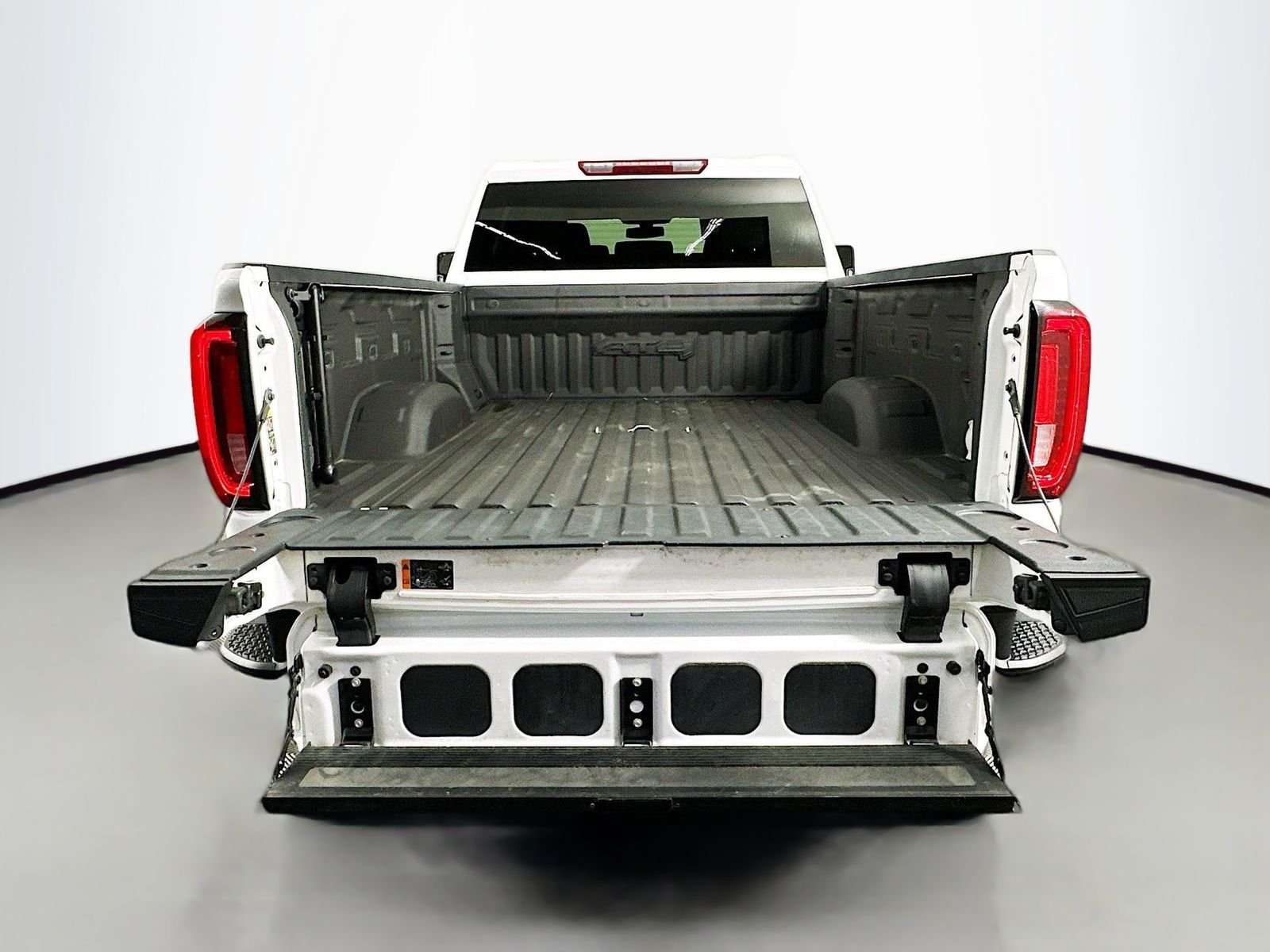 Used 2022 Summit White GMC AT4 image 30