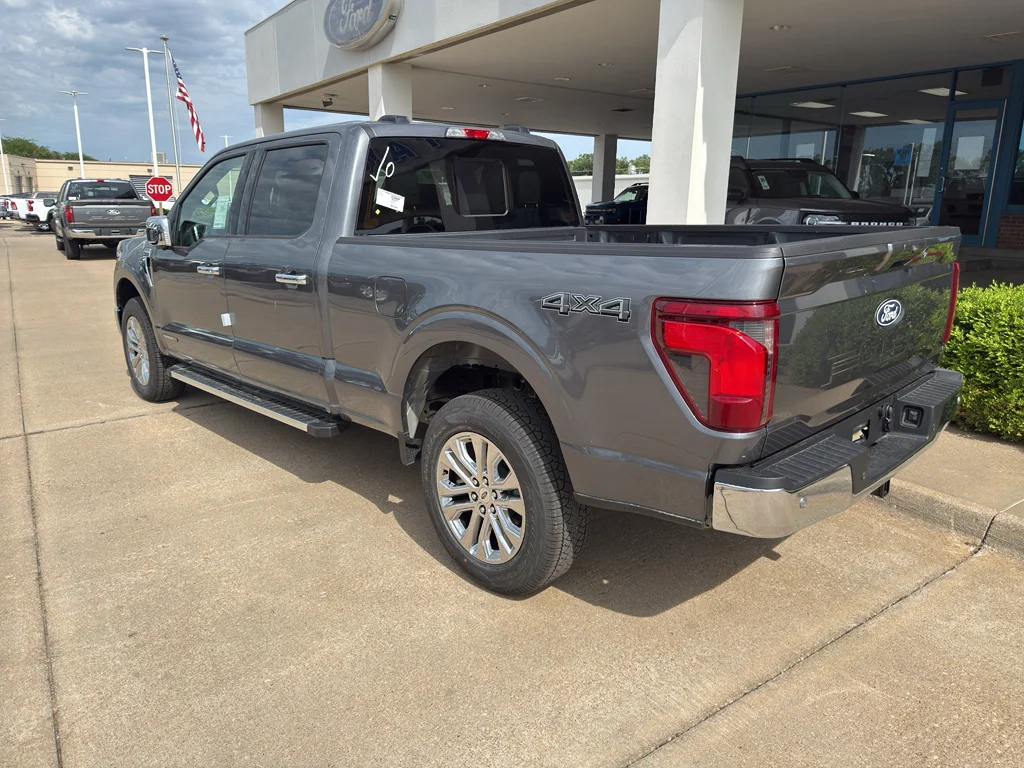 New 2026 Carbonized Gray Metallic Ford XLT image 9