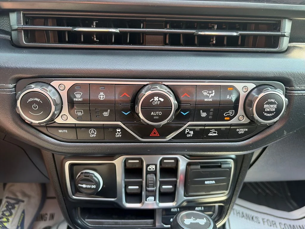 Used 2024 Gray Jeep Sahara image 18