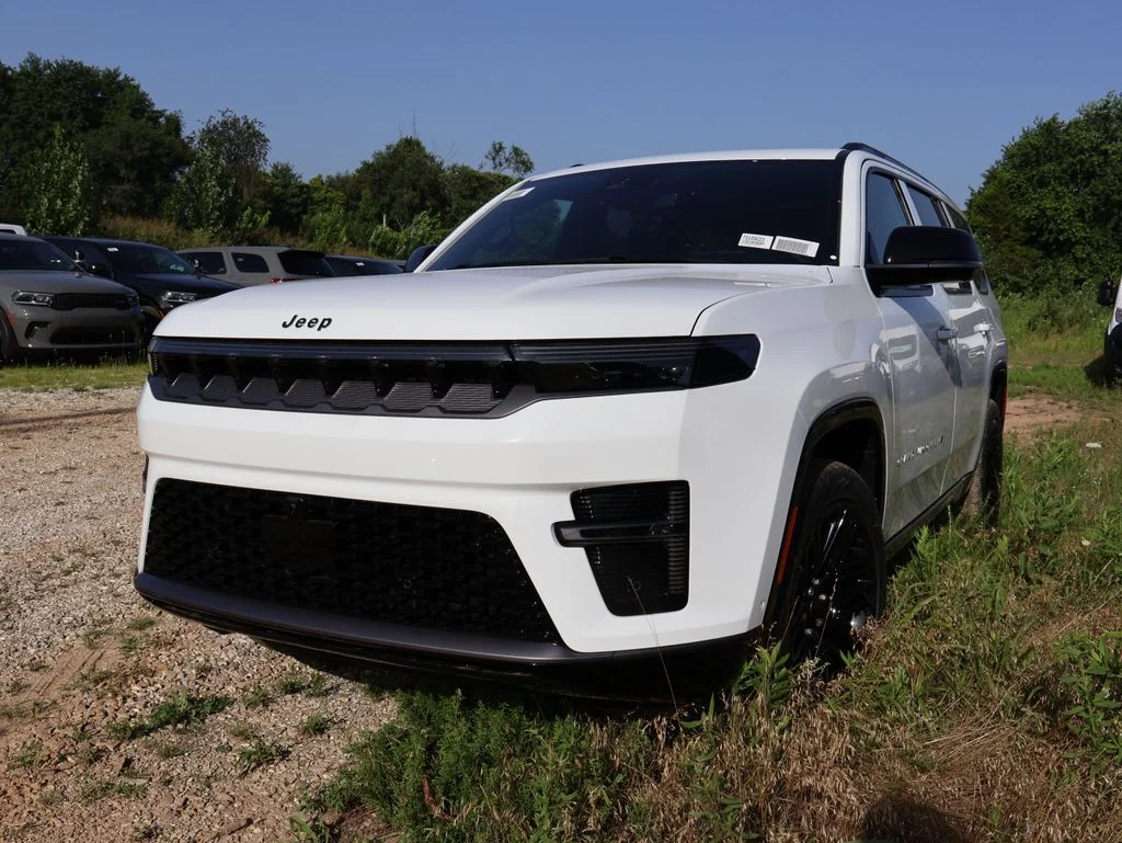 New 2026 Bright White Clear-Coat Exterior Paint Jeep Limited Reserve image 2