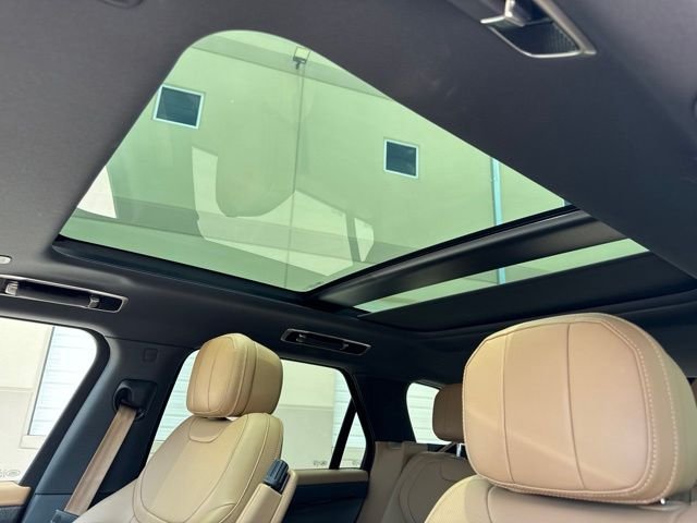Used 2025 Black Land Rover SE image 9