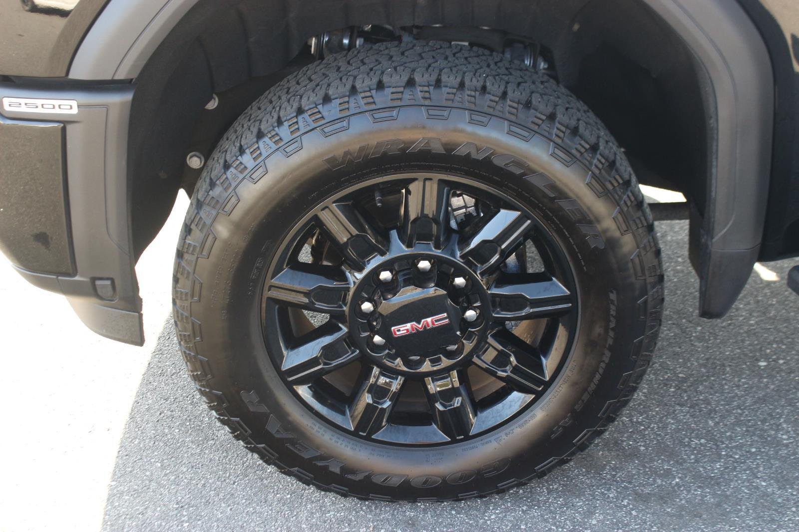 Used 2025 Onyx Black GMC AT4 image 40