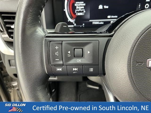 Used 2023 Champagne Silver Metallic Nissan Platinum image 9