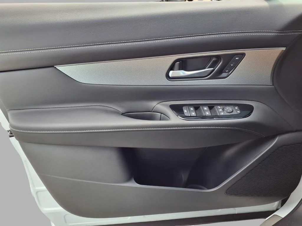 New 2026 Everest White Pearl TriCoat Nissan Platinum image 18