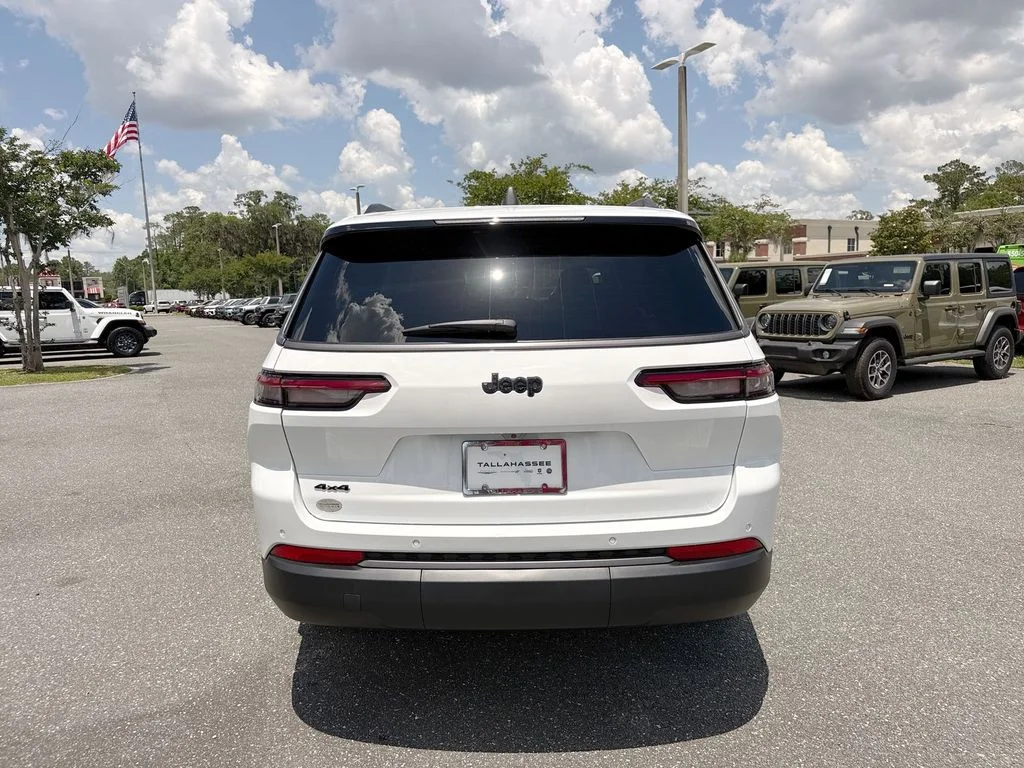 New 2026 Bright White Clear-Coat Exterior Paint Jeep Laredo image 4